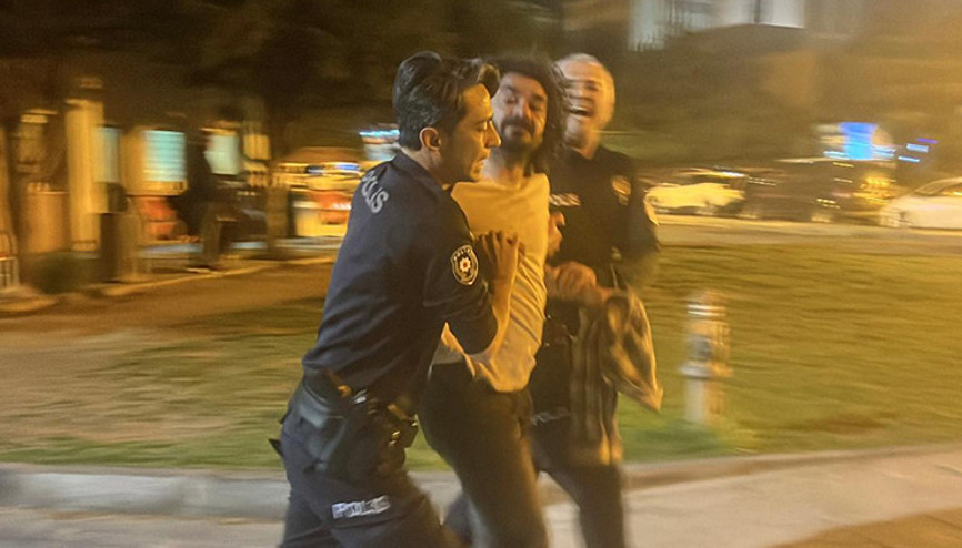 Sağlık görevlileri, müdahale ettikleri kadının çocukları tarafından rehin alındı
