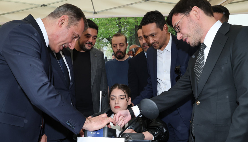Başkan Yazıcıoğlu’ndan özel bireylere akülü araç desteği