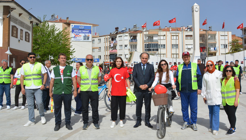 Bisikletle şehir turu yaptılar Bisikletle şehir turu yaptılar