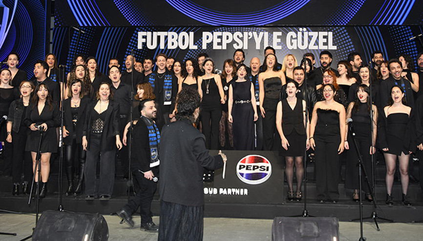 Cenk Tosun ve Necati Ateş futbolseverlerle bir araya geldi