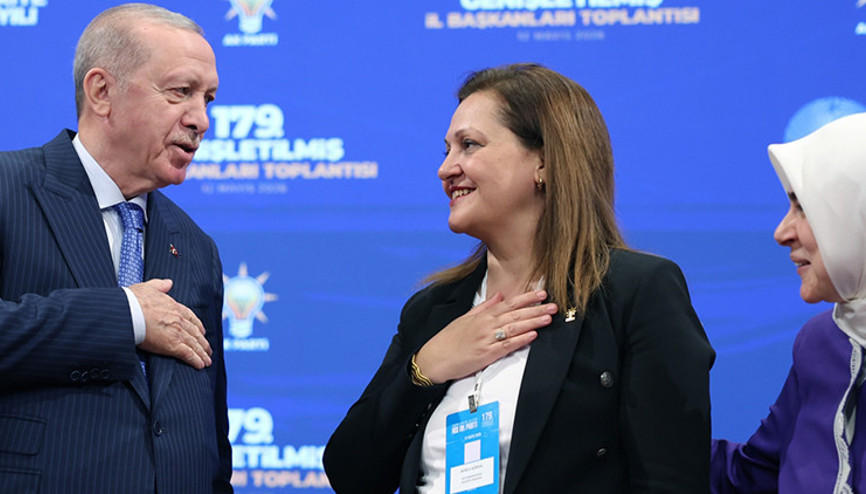 Afyonkarahisar Belediye Başkanı Burcu Köksal AK Partiye katıldı | Rozetini Cumhurbaşkanı Erdoğan taktı... İşte Köksalın ilk açıklaması