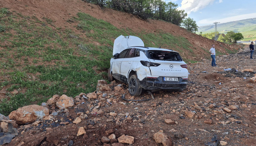 Bingöl’de cip şarampole devrildi: 6 yaralı