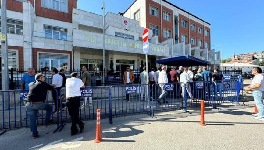 33 şüphelinin tutuklandığı cinsel istismar soruşturmasında, çocuğun annesi de tutuklandı