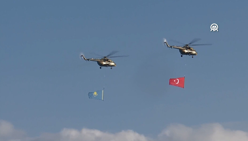 Cumhurbaşkanı Erdoğan, Kazakistanda resmi törenle karşılandı