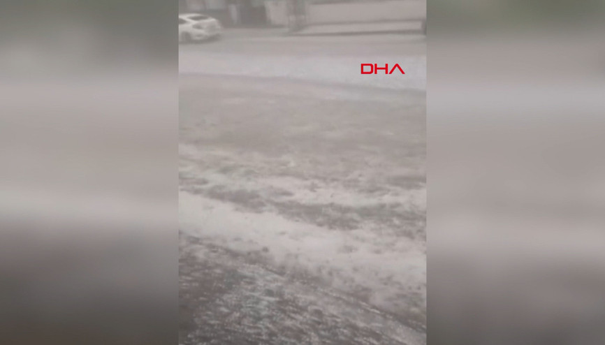 Tokatta sağanak ve dolu yağışı: Ev ve iş yerlerini su bastı Tokatta sağanak ve dolu yağışı: Ev ve iş yerlerini su bastı