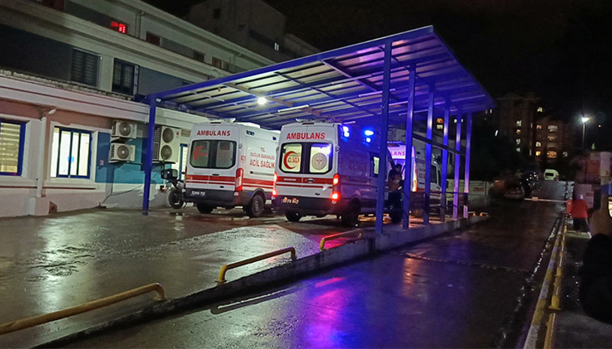 Fabrika çalışanları yemekten zehirlendi: 21 işçi hastaneye kaldırıldı Fabrika çalışanları yemekten zehirlendi: 21 işçi hastaneye kaldırıldı