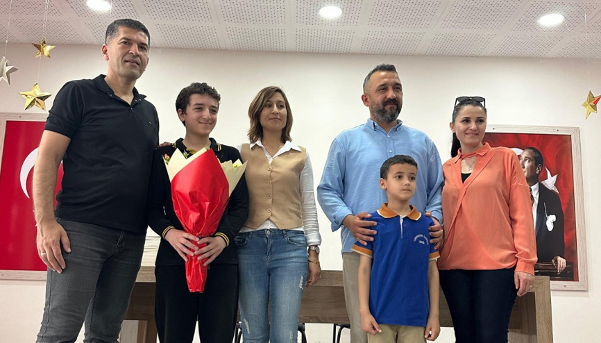 Ortaokullu yazardan imza günü Ortaokullu yazardan imza günü