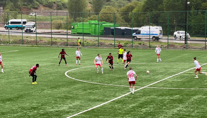 Yüksekova Spor Kadın Futbol Takımı evinde kazandı: 3-1