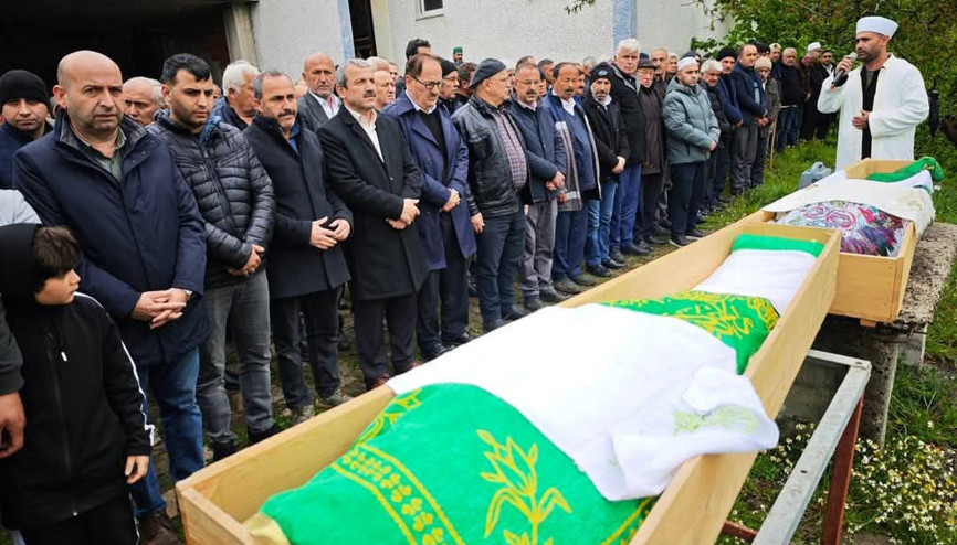Aynı gün hayatını kaybeden anne ve oğlu toprağa verildi Aynı gün hayatını kaybeden anne ve oğlu toprağa verildi