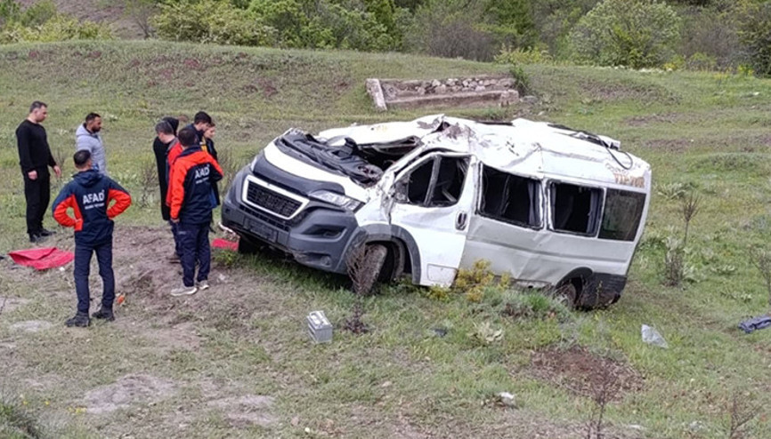 Öğrenci servisi devrildi: 3 ölü, 7 yaralı