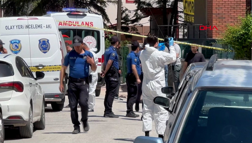 Polis, parkta elleri kanlı buldu; anne ve babasını öldürdüğü ortaya çıktı