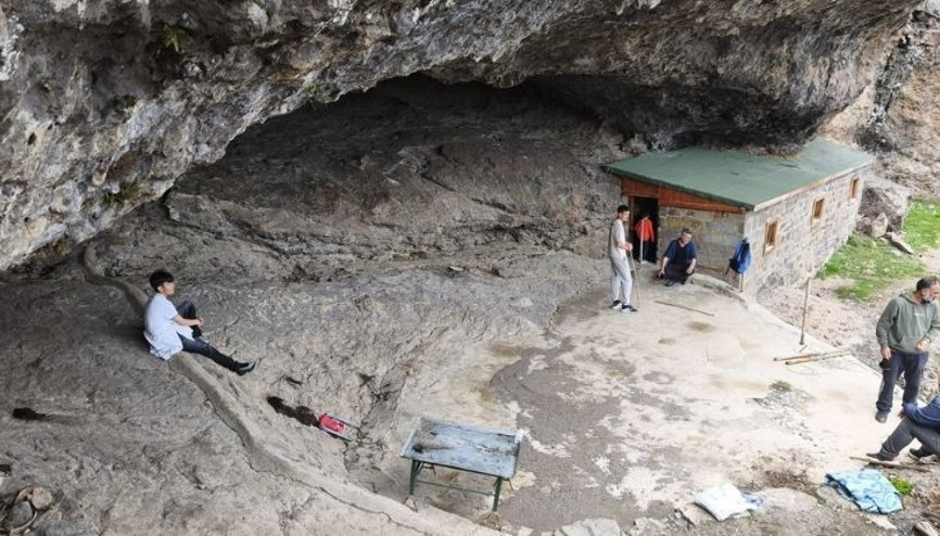Düzgün Baba Ziyaretgahı tahrip edilmişti... 4 kişi gözaltına alındı Düzgün Baba Ziyaretgahı tahrip edilmişti... 4 kişi gözaltına alındı