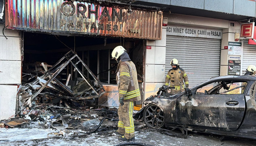 Şişli’de otomobil iş yerine girdi, yangın çıktı: 2 yaralı Şişli’de otomobil iş yerine girdi, yangın çıktı: 2 yaralı