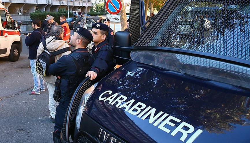 İtalyada otomobil yayaların arasına daldı: Çok sayıda yaralı var