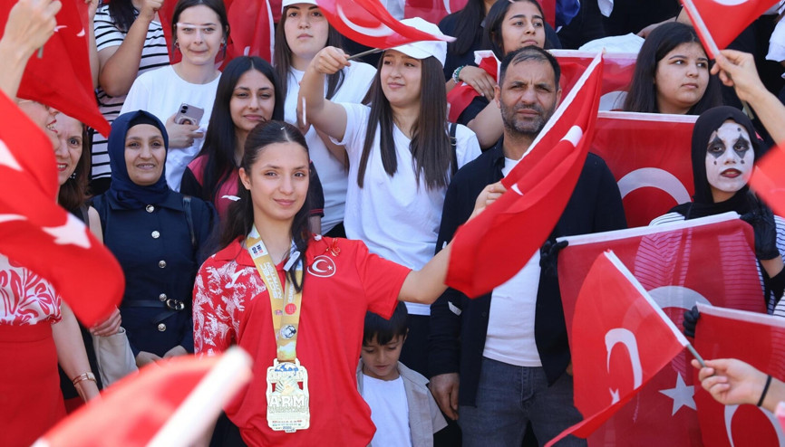 Avrupa Şampiyonu Nehir’e Turgutlu’da coşkulu karşılama