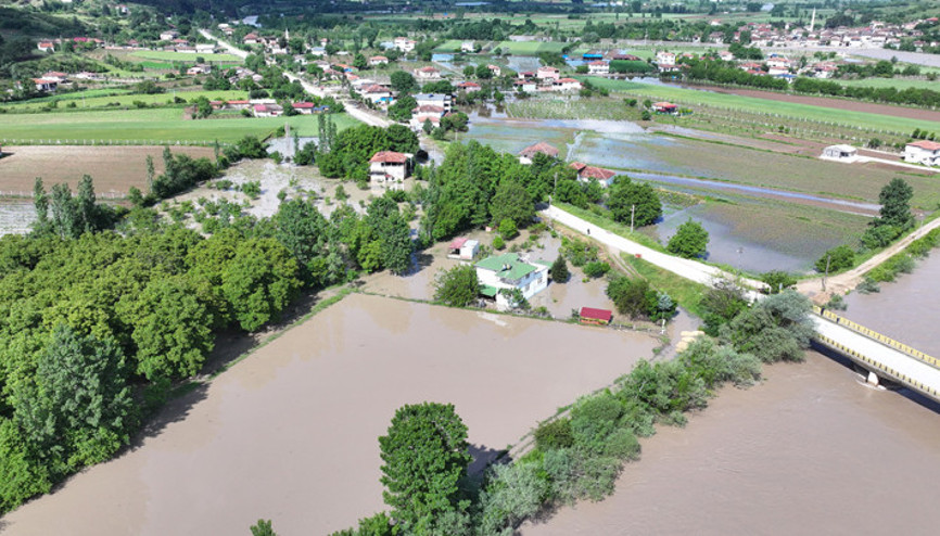 Sel ve taşkın riski Tokatın Turhal ilçesinde eğitime 3 gün, Amasya’da eğitime 1 gün ara verildi