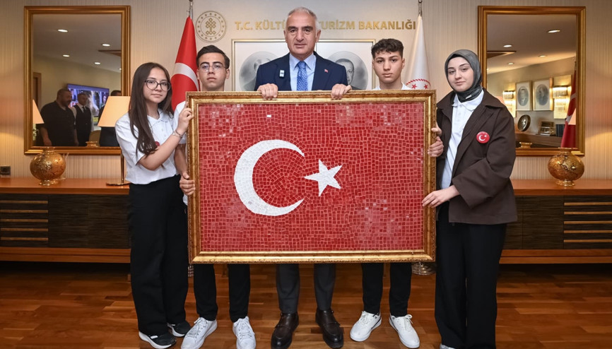 Bakan Ersoy, 19 Mayısta genç sanatçıları ağırladı