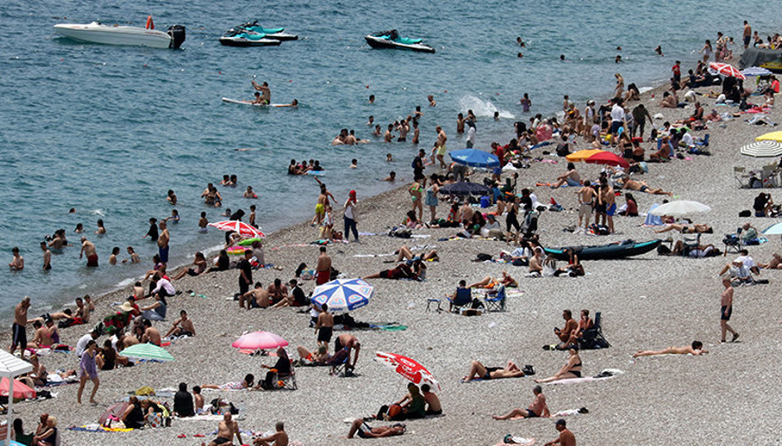 Hava sıcaklığı 30 dereceye ulaştı: 19 Mayıs tatilinde sahile koştular