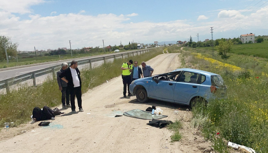 Aksarayda otomobil takla attı: 2 yaralı
