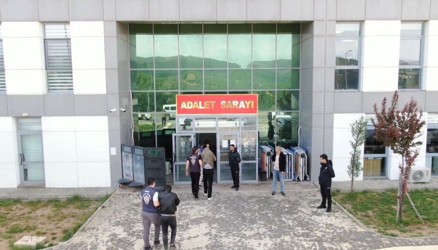 Tunceli’de yasa dışı bahis operasyonunda 3 tutuklama Tunceli’de yasa dışı bahis operasyonunda 3 tutuklama