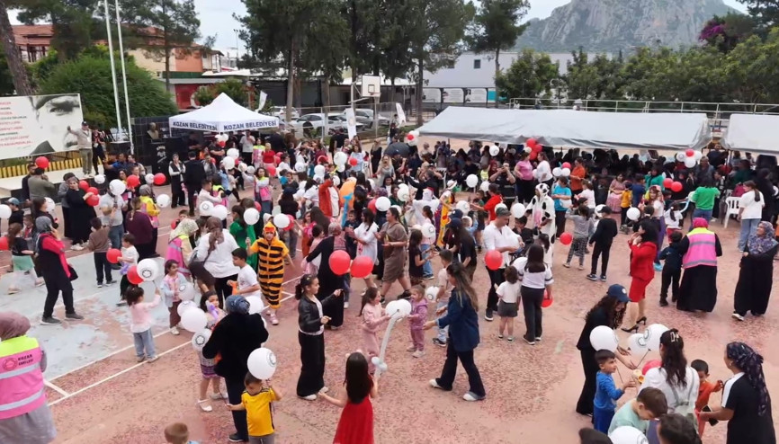 Kozanda öğrencilere bayram hediyesi
