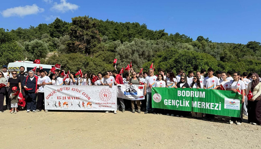 Bodrum’da, ‘Gençlik Haftası’ kapsamında gençler antik kentte yürüyüş yaptı