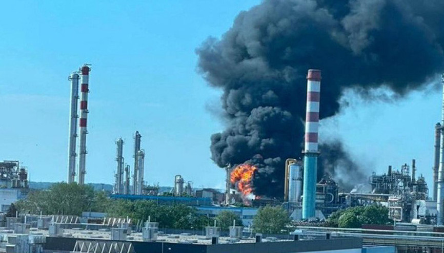 Macaristanda patlama: Petrokimya tesisinden dumanlar yükseldi