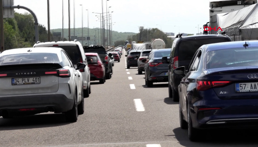 Bolu Dağı geçişinde bayram trafiği yoğunluğu