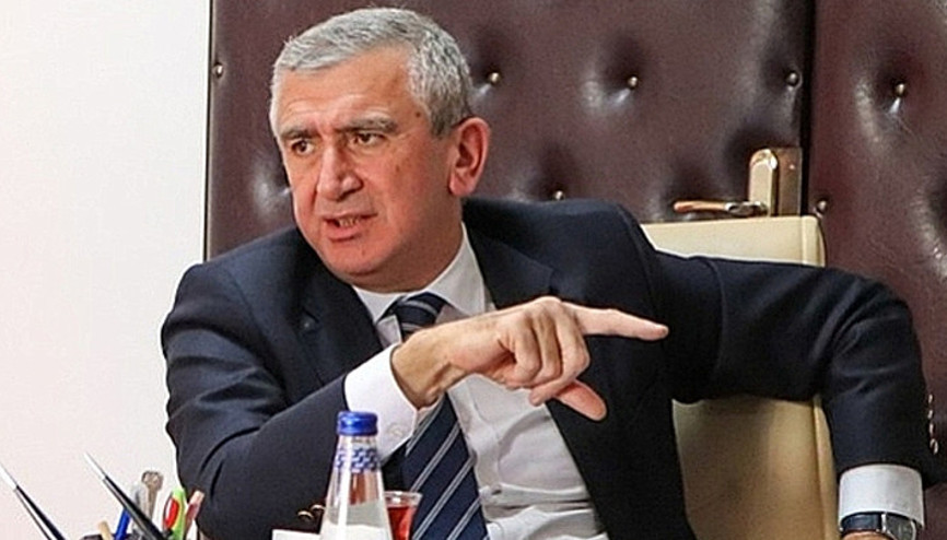 Akçakoca Belediye Başkanı Fikret Albayrak, gözaltına alındı