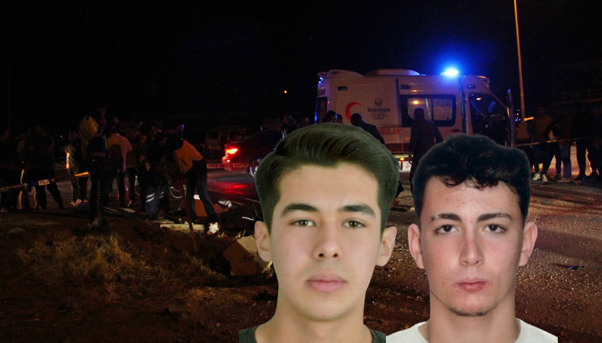 Antalyada feci kaza Çöp kamyonuyla çarpışan motosikletteki 2 genç hayatını kaybetti