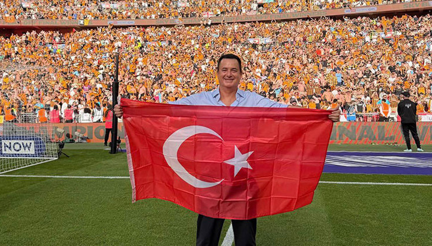 İngilterede tarih yazan Türk başkan