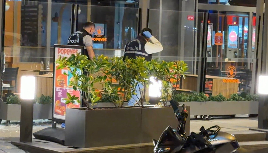 Şişli’de iş yerinin önünde silahlı saldırı: 1 yaralı Şişli’de iş yerinin önünde silahlı saldırı: 1 yaralı