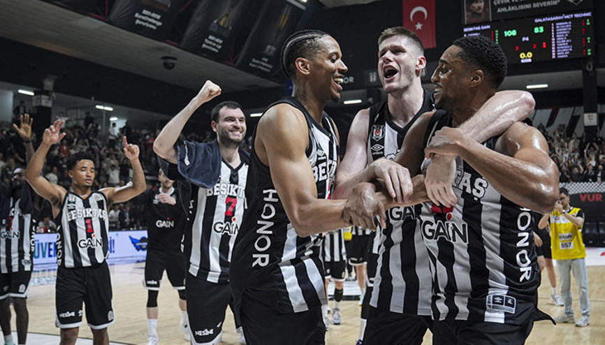 Kartal, Akatlarda tek başınaydı