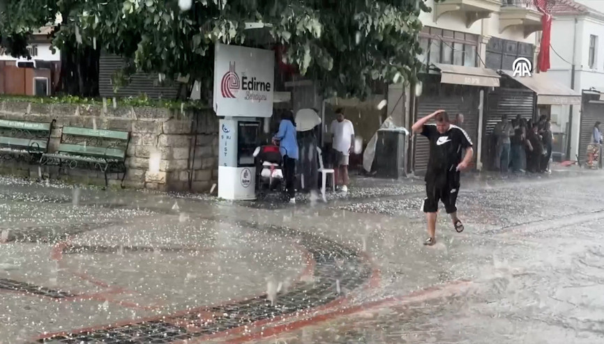Edirnede sağanak ve dolu etkili oldu