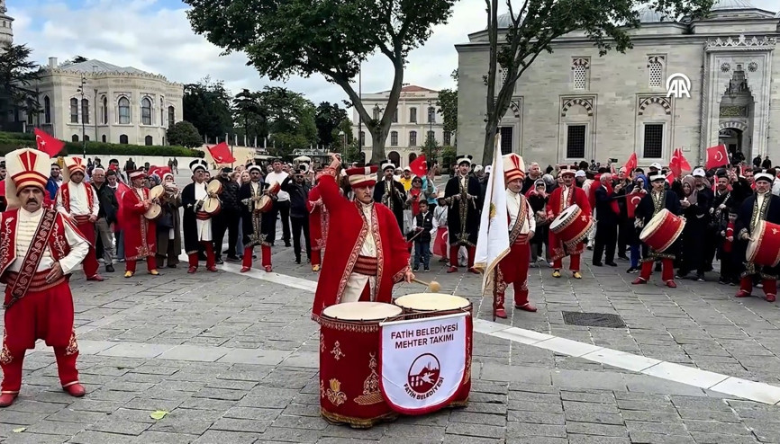 İstanbulun fethinin 573. yıl dönümü dolayısıyla Fetih Yürüyüşü düzenlendi