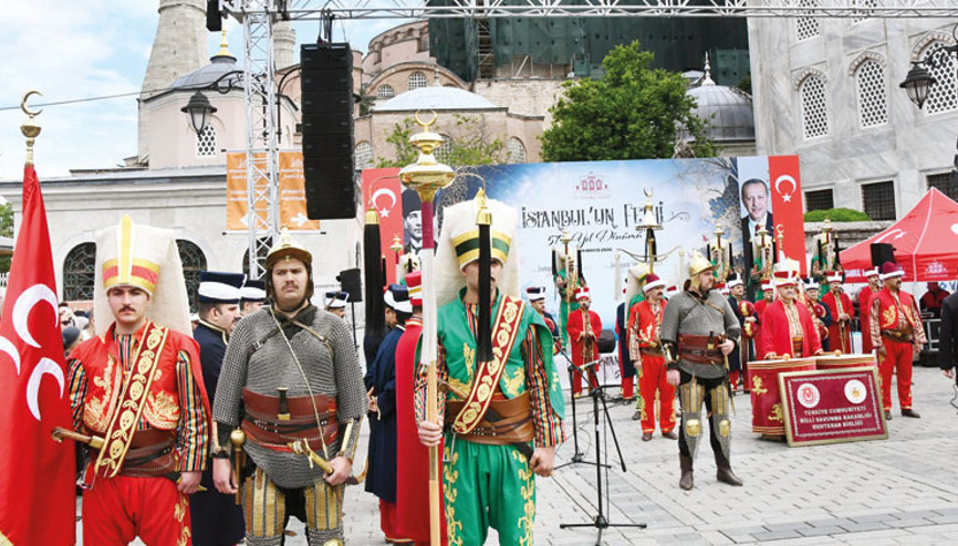 İstanbul’da 573. yıl coşkusu