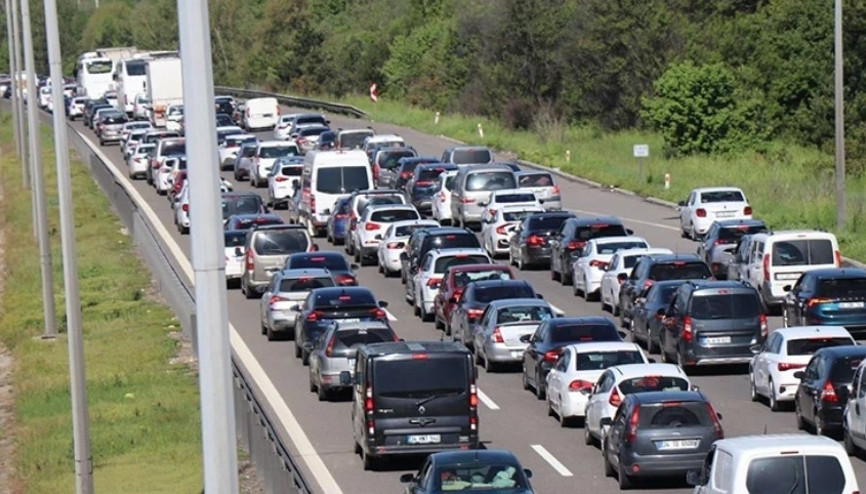 İstanbul’a dönüş yolunda trafik durma noktasına geldi