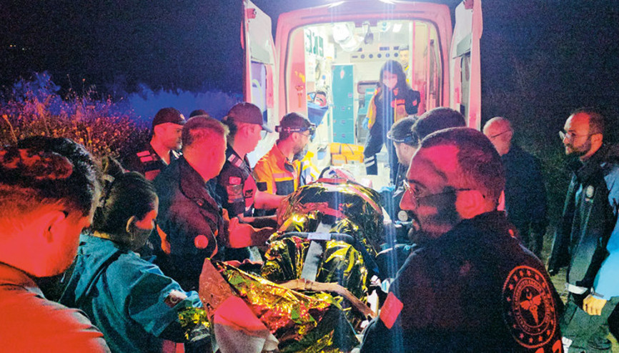 Yamaç paraşütüyle dere yatağına düştü 5 saat sonra kurtarıldı