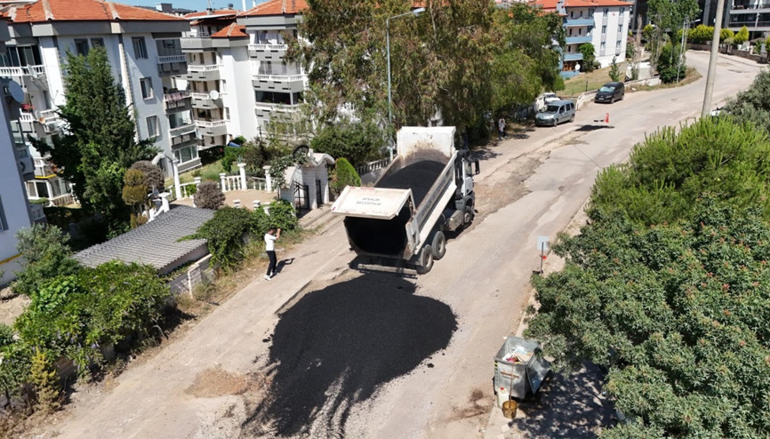 Ayvalıkta doğal gaz sonrası yol onarımları sürüyor