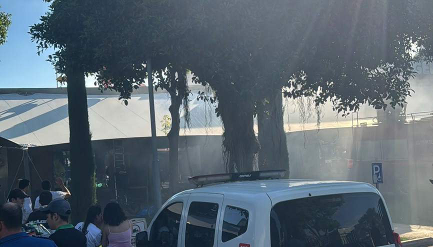 Restoran çatısındaki yangın büyümeden söndürüldü Restoran çatısındaki yangın büyümeden söndürüldü
