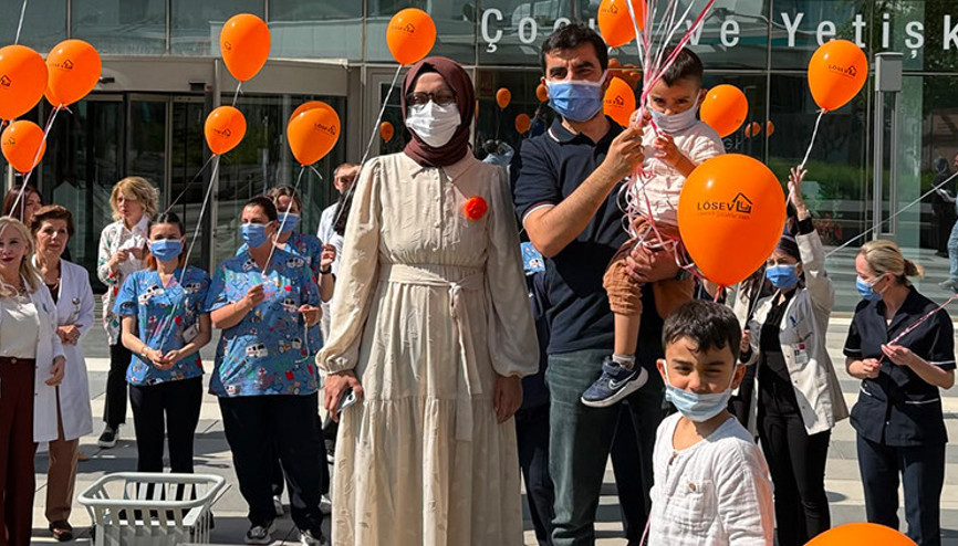Ayşe hemşire, ağabeyinden yapılan nakille hayata tutundu