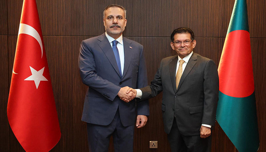 Dışişleri Bakanı Hakan Fidan, Bangladeşli mevkidaşı Rahman ile görüştü