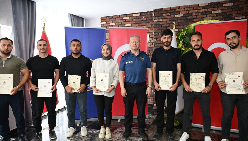 Başarılı emniyet personeline üstün başarı belgesi