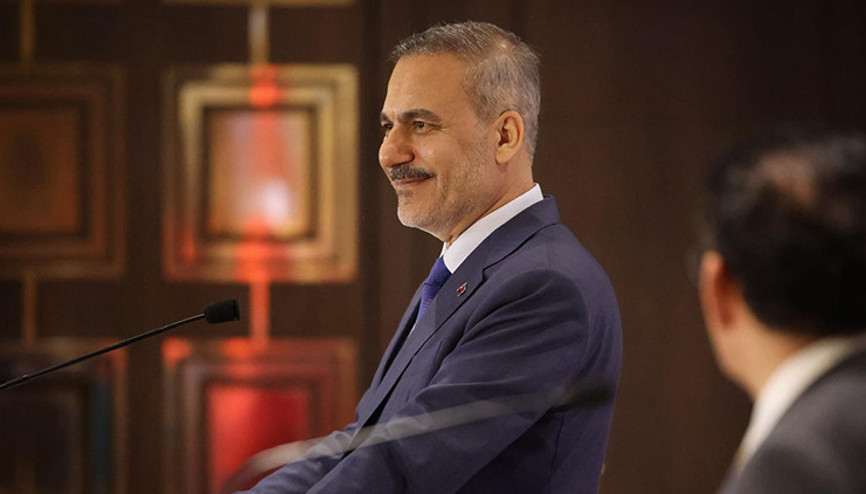 Dışişleri Bakanı Hakan Fidan, Türkiyenin Arakanlı Müslümanlara yardımını yerinde inceledi Dışişleri Bakanı Hakan Fidan, Türkiyenin Arakanlı Müslümanlara yardımını yerinde inceledi