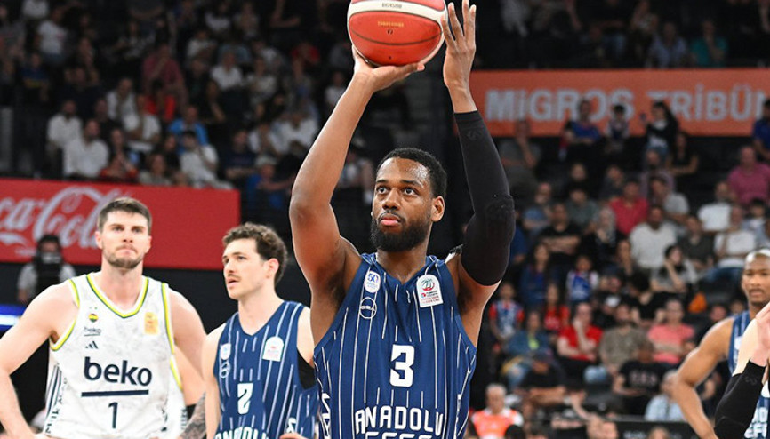 Anadolu Efes kazandı, seri 4. maça taşındı