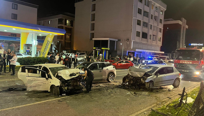 Samsunda 3 aracın karıştığı zincirleme kaza: 5 yaralı