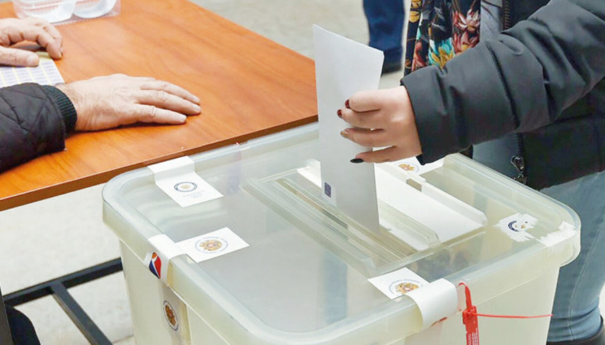Anketler Paşinyan diyor... Ermenistan’da kritik seçim başladı