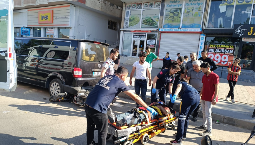 Mardinde hafif ticari araçla çarpışan motosikletin sürücüsü yaralandı