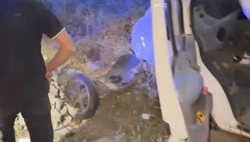 Minibüs ile çarpışan motosikletin sürücüsü öldü, 4 kişi yaralandı