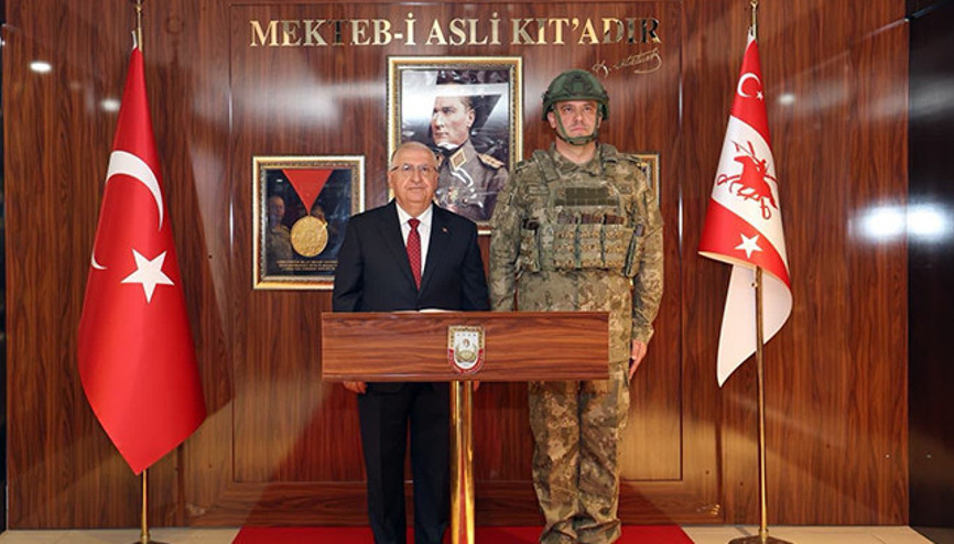 Bakan Güler, Kahramanmaraşta birlikleri denetledi Bakan Güler, Kahramanmaraşta birlikleri denetledi